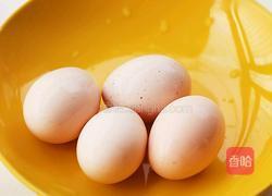 蛋炒松子的做法图解1