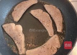 香煎黑椒三文鱼/沙拉通心粉的做法图解6