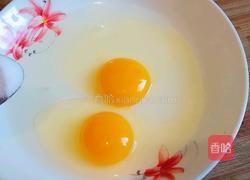 菠菜炒鸡蛋黑芝麻的做法图解4