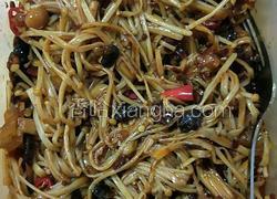 老干妈拌金针菇杏鲍菇