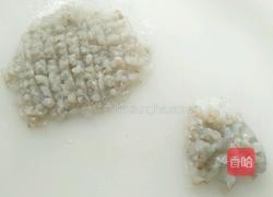 胡萝卜鸡蛋蒸虾滑的做法图解3