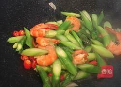 快手时蔬芦笋炒虾仁的做法图解6
