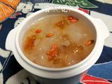 桃胶皂角米银耳羹
