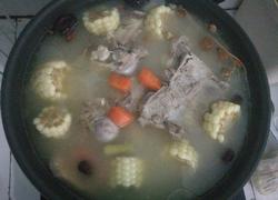 玉米胡箩卜炖筒子骨（电磁炉）