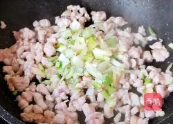 辣味榆钱炒肉的做法图解8
