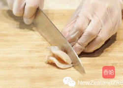 新西兰花胶筒子骨黄豆苦瓜汤的做法图解2