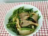 豆角炒平菇