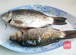 鲫鱼炖豆腐的做法图解1