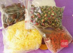 红枣银耳玫瑰花茶的做法图解1