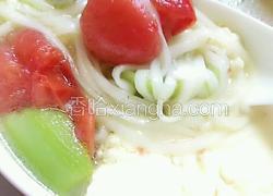 美味蔬菜鱼汤面