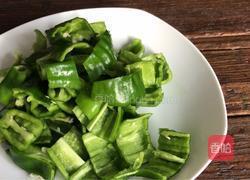 青椒爆黄瓜的做法图解2