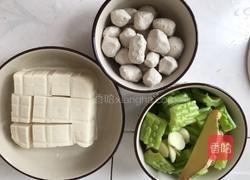 肉丸煲苦瓜豆腐汤的做法图解2