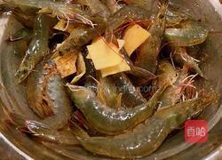 秘制柠檬虾(夏天没食欲之首选)的做法图解1
