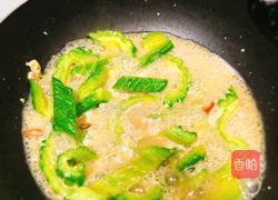 腐乳黄豆酱炆蜂巢豆腐苦瓜的做法图解3