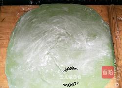 手擀菠菜面条的做法图解8
