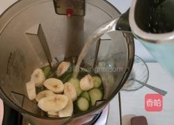 黄瓜香蕉润肠果汁的做法图解8