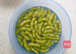 煮毛豆的做法图解1