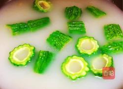 苦瓜排骨黄豆汤的做法图解5