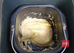 牛奶吐司的做法图解1