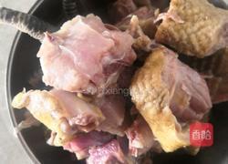 小鸡炖蘑菇的做法图解1