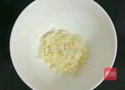 凉拌豆芽的做法图解1