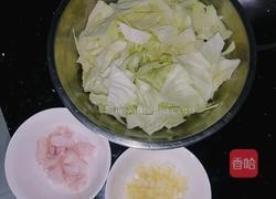 蒜香手撕包菜的做法图解1