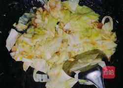 蒜香手撕包菜的做法图解6