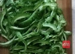 凉拌苦瓜的做法图解1