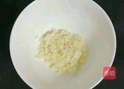 凉拌土豆胡萝卜丝的做法图解1