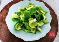 菜椒炒鸡蛋的做法图解2