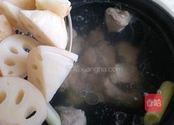 莲藕玉米排骨汤的做法图解11