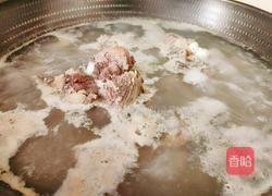 野生青杠菌牛骨汤的做法图解4