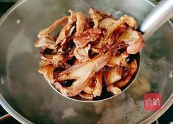 野生青杠菌牛骨汤的做法图解7