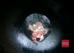 家常快手无花肉木耳炒松花的做法图解2