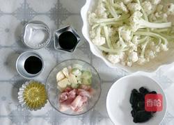 家常快手无花肉木耳炒松花的做法图解1
