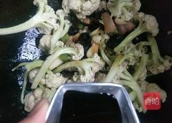 家常快手无花肉木耳炒松花的做法图解7