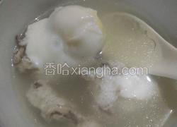 鸡蛋墨鱼肉饼汤