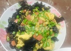 豇豆末鸡蛋木耳炒火腿肠