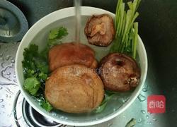 香菜鸭肉宽面的做法图解2