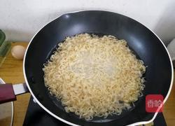 炒面条的做法图解1