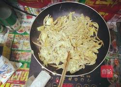 胡萝卜伴笋干的做法图解7