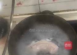 蒜苗回锅肉的做法图解1