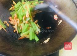 西芹炒小红虾的做法图解6