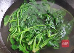 花生米爱上小菠菜的做法图解1