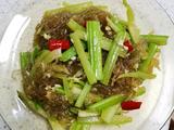 地道的东北特色快手菜芹菜炒粉的做法[图]