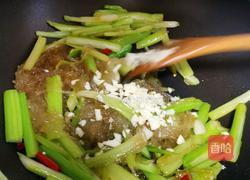 地道的东北特色快手菜芹菜炒粉的做法图解8