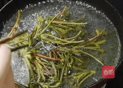 酥嫩喷香，香椿烘蛋的做法图解3