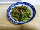 蒜苔炒肉丝