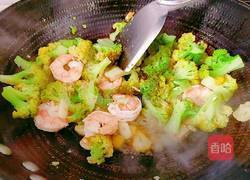 西兰花炒虾仁的做法图解11