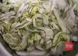 白菜木耳炒肉的做法图解1